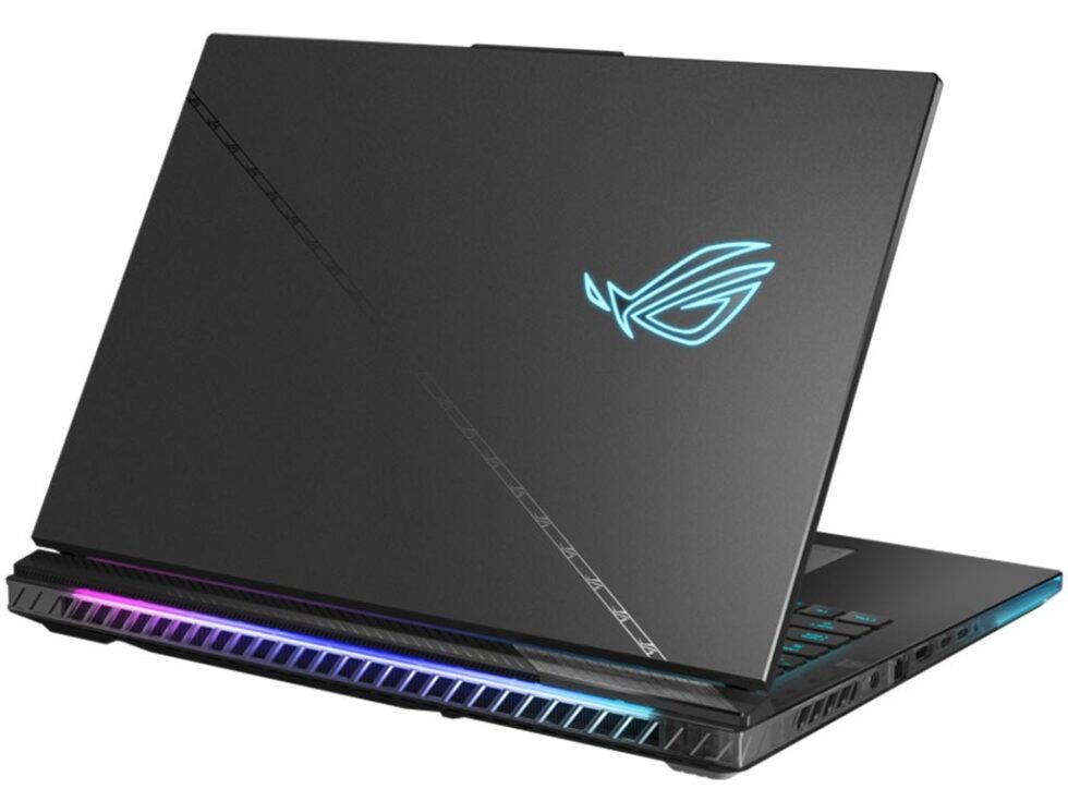 Asus ROG Strix Scar 18 (G834JZ-N6004X) - Figura 3